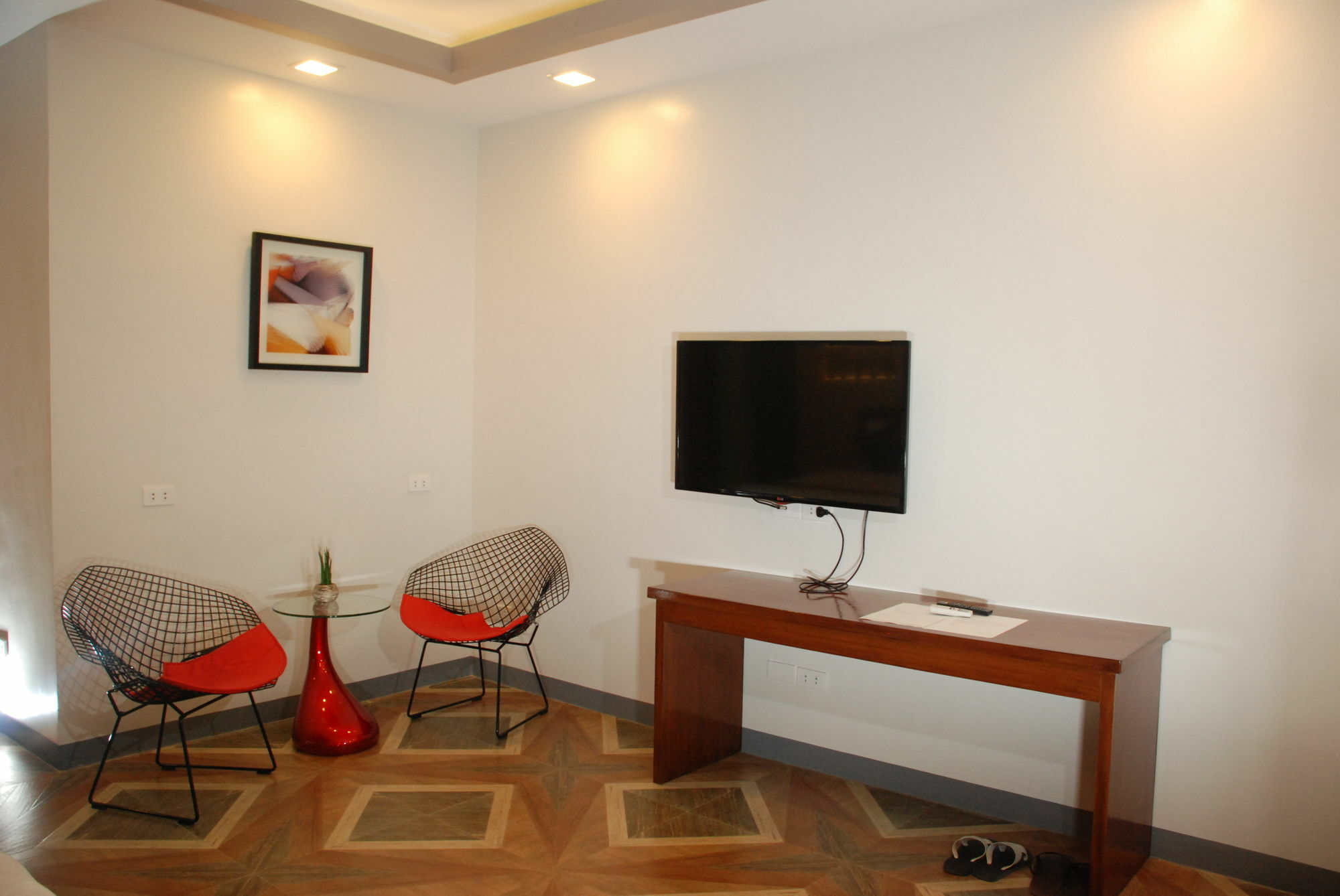 Nao Hotel Тагайтай Экстерьер фото